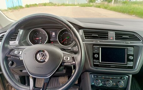 Volkswagen Tiguan II, 2018 год, 2 850 000 рублей, 13 фотография