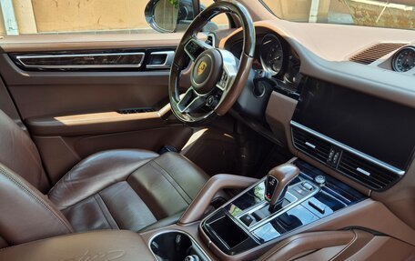 Porsche Cayenne III, 2018 год, 7 500 000 рублей, 2 фотография