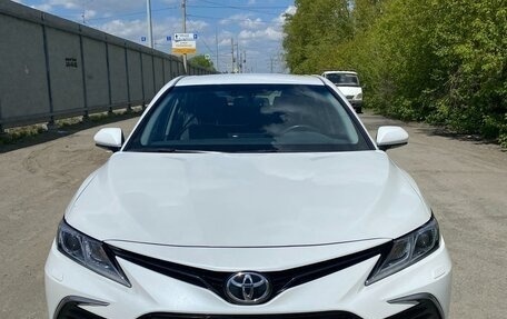 Toyota Camry, 2021 год, 3 970 000 рублей, 2 фотография