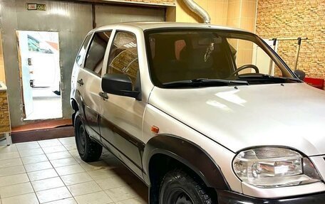 Chevrolet Niva I рестайлинг, 2005 год, 385 000 рублей, 1 фотография