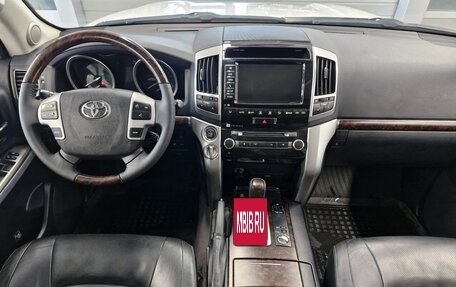 Toyota Land Cruiser 200, 2015 год, 4 149 000 рублей, 10 фотография