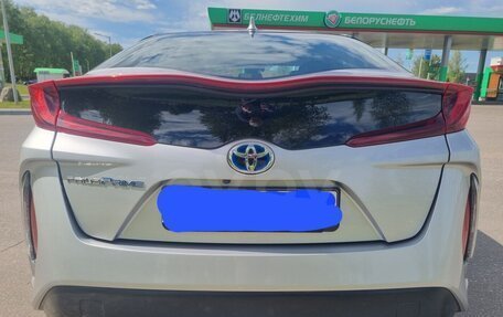 Toyota Prius IV XW50, 2017 год, 2 250 000 рублей, 5 фотография