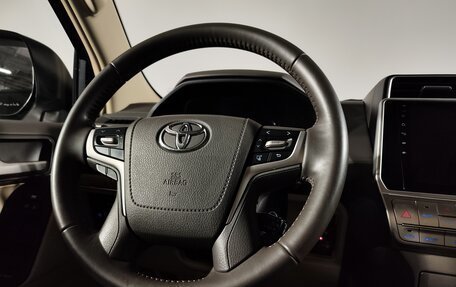 Toyota Land Cruiser Prado 150 рестайлинг 2, 2021 год, 5 899 000 рублей, 22 фотография