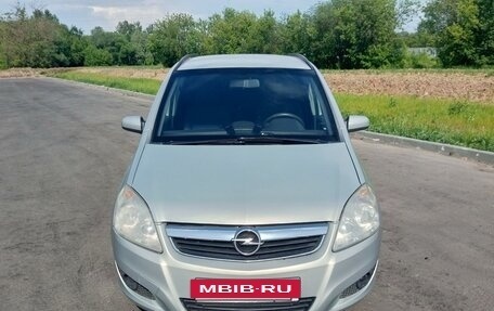 Opel Zafira B, 2008 год, 620 000 рублей, 2 фотография