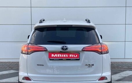 Toyota RAV4, 2018 год, 2 700 000 рублей, 5 фотография