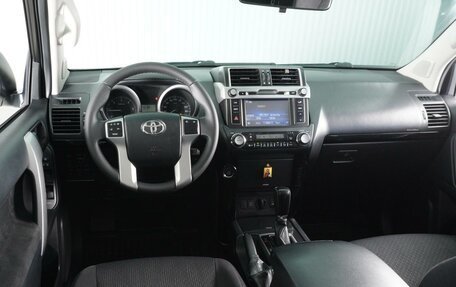 Toyota Land Cruiser Prado 150 рестайлинг 2, 2015 год, 3 658 000 рублей, 6 фотография