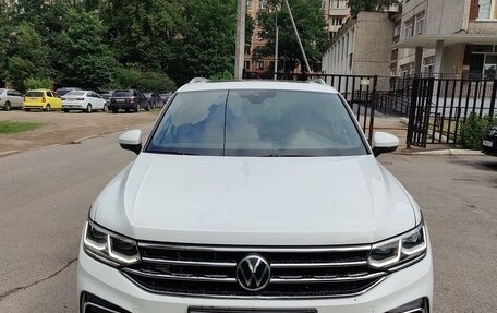 Volkswagen Tiguan II, 2021 год, 4 300 000 рублей, 1 фотография