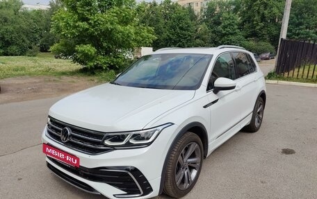 Volkswagen Tiguan II, 2021 год, 4 300 000 рублей, 2 фотография