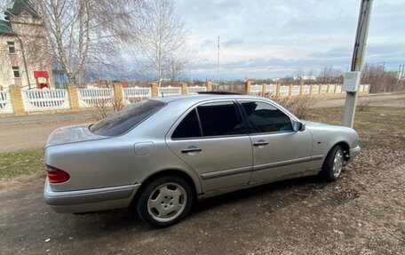 Mercedes-Benz E-Класс, 1996 год, 280 000 рублей, 3 фотография