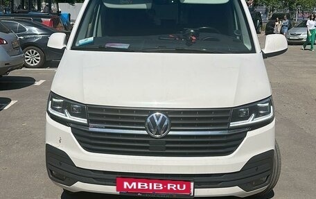 Volkswagen Multivan T6 рестайлинг, 2021 год, 7 500 000 рублей, 2 фотография