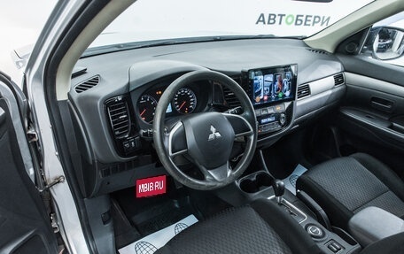 Mitsubishi Outlander III рестайлинг 3, 2013 год, 1 397 000 рублей, 13 фотография