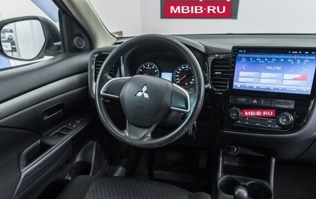 Mitsubishi Outlander III рестайлинг 3, 2013 год, 1 397 000 рублей, 17 фотография