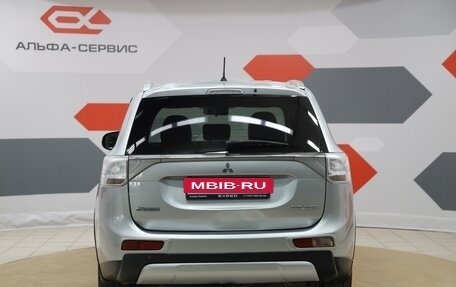 Mitsubishi Outlander III рестайлинг 3, 2014 год, 1 690 000 рублей, 5 фотография