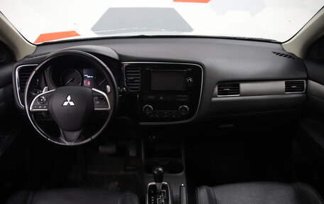 Mitsubishi Outlander III рестайлинг 3, 2014 год, 1 690 000 рублей, 12 фотография