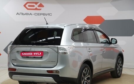 Mitsubishi Outlander III рестайлинг 3, 2014 год, 1 690 000 рублей, 6 фотография