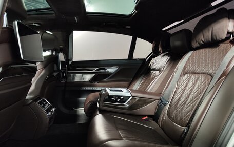 BMW 7 серия, 2019 год, 6 070 000 рублей, 16 фотография