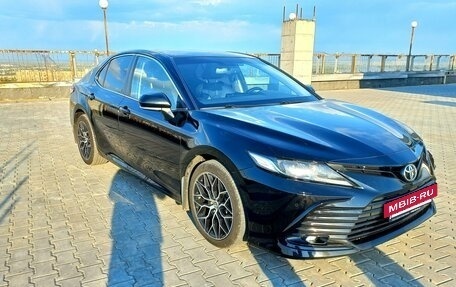 Toyota Camry, 2021 год, 3 799 000 рублей, 2 фотография