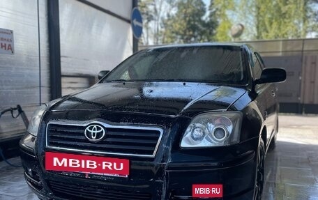 Toyota Avensis III рестайлинг, 2005 год, 795 000 рублей, 3 фотография