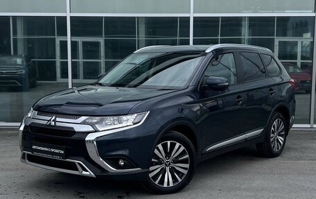 Mitsubishi Outlander III рестайлинг 3, 2020 год, 3 100 000 рублей, 3 фотография