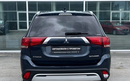 Mitsubishi Outlander III рестайлинг 3, 2020 год, 3 100 000 рублей, 7 фотография