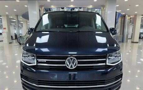 Volkswagen Multivan T6 рестайлинг, 2018 год, 5 199 000 рублей, 2 фотография
