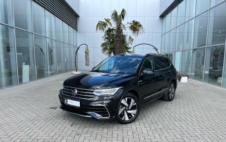 Volkswagen Tiguan II, 2023 год, 4 550 000 рублей, 1 фотография