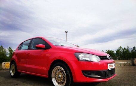 Volkswagen Polo VI (EU Market), 2011 год, 1 000 000 рублей, 32 фотография