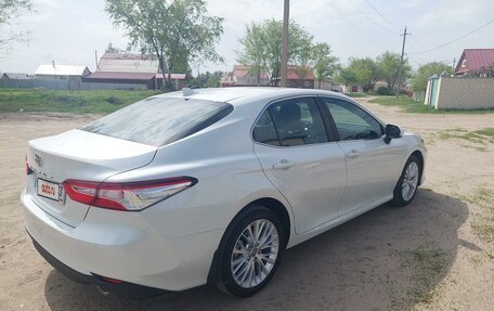 Toyota Camry, 2021 год, 3 900 000 рублей, 6 фотография