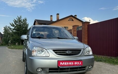 KIA Carens I (RS), 2004 год, 800 000 рублей, 2 фотография