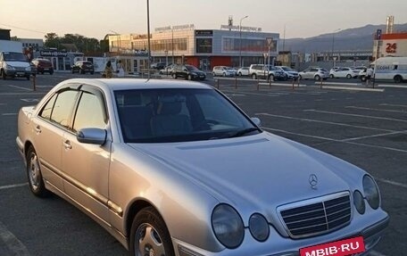 Mercedes-Benz E-Класс, 2001 год, 900 000 рублей, 3 фотография