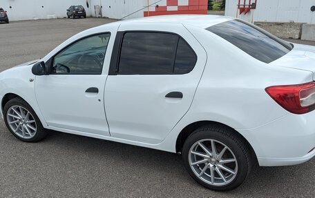 Renault Logan II, 2015 год, 550 000 рублей, 4 фотография