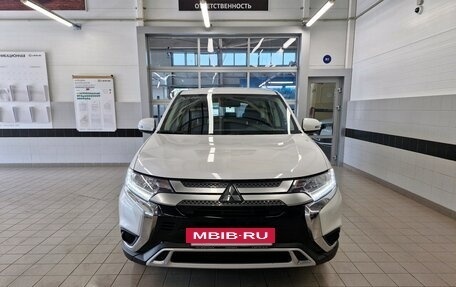 Mitsubishi Outlander III рестайлинг 3, 2021 год, 2 700 000 рублей, 2 фотография