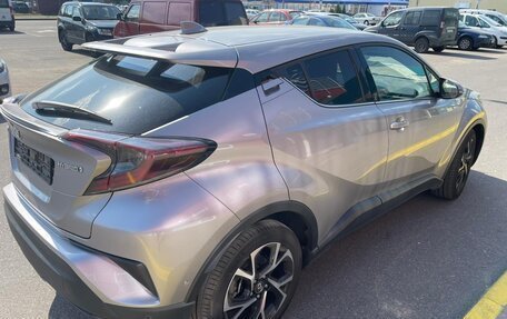 Toyota C-HR I рестайлинг, 2018 год, 2 599 000 рублей, 30 фотография