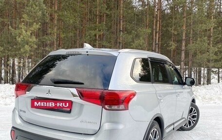 Mitsubishi Outlander III рестайлинг 3, 2018 год, 2 199 000 рублей, 3 фотография