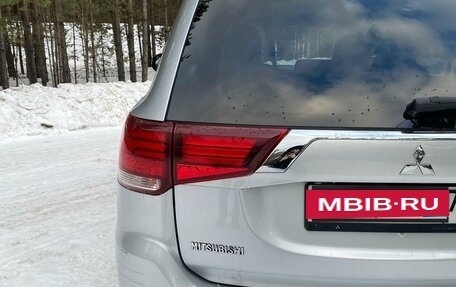 Mitsubishi Outlander III рестайлинг 3, 2018 год, 2 199 000 рублей, 4 фотография