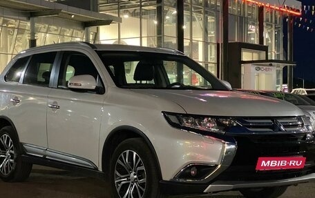 Mitsubishi Outlander III рестайлинг 3, 2015 год, 2 110 990 рублей, 1 фотография