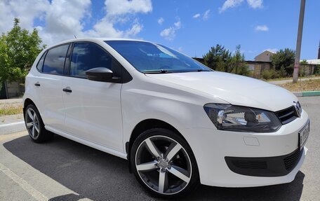 Volkswagen Polo VI (EU Market), 2012 год, 945 000 рублей, 2 фотография