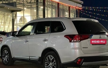 Mitsubishi Outlander III рестайлинг 3, 2015 год, 2 110 990 рублей, 4 фотография