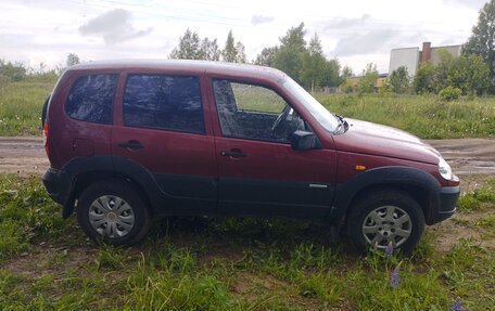 Chevrolet Niva I рестайлинг, 2011 год, 530 000 рублей, 2 фотография