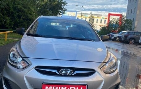 Hyundai Solaris II рестайлинг, 2014 год, 1 075 000 рублей, 1 фотография