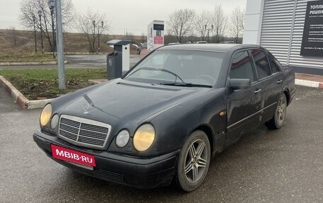 Mercedes-Benz E-Класс, 1997 год, 115 000 рублей, 2 фотография