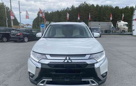 Mitsubishi Outlander III рестайлинг 3, 2018 год, 2 362 000 рублей, 2 фотография