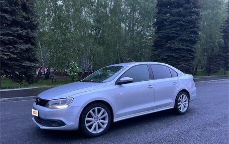 Volkswagen Jetta VI, 2012 год, 940 000 рублей, 2 фотография