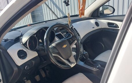 Chevrolet Cruze II, 2011 год, 700 000 рублей, 9 фотография