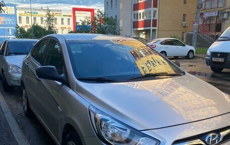 Hyundai Solaris II рестайлинг, 2014 год, 1 075 000 рублей, 2 фотография