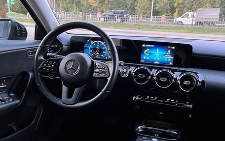 Mercedes-Benz A-Класс, 2019 год, 2 500 000 рублей, 9 фотография