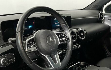 Mercedes-Benz A-Класс, 2018 год, 2 647 000 рублей, 15 фотография
