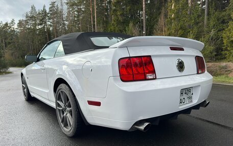 Ford Mustang VI рестайлинг, 2006 год, 2 850 000 рублей, 7 фотография