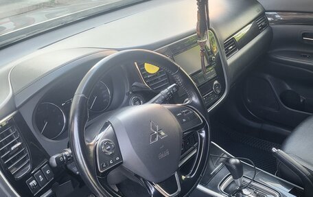 Mitsubishi Outlander III рестайлинг 3, 2017 год, 2 100 000 рублей, 5 фотография