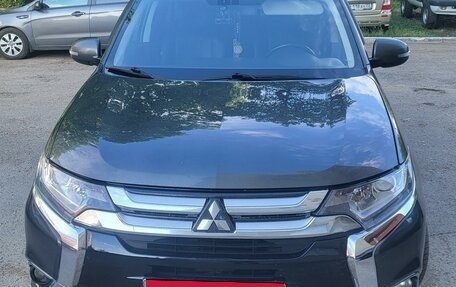 Mitsubishi Outlander III рестайлинг 3, 2017 год, 2 100 000 рублей, 2 фотография